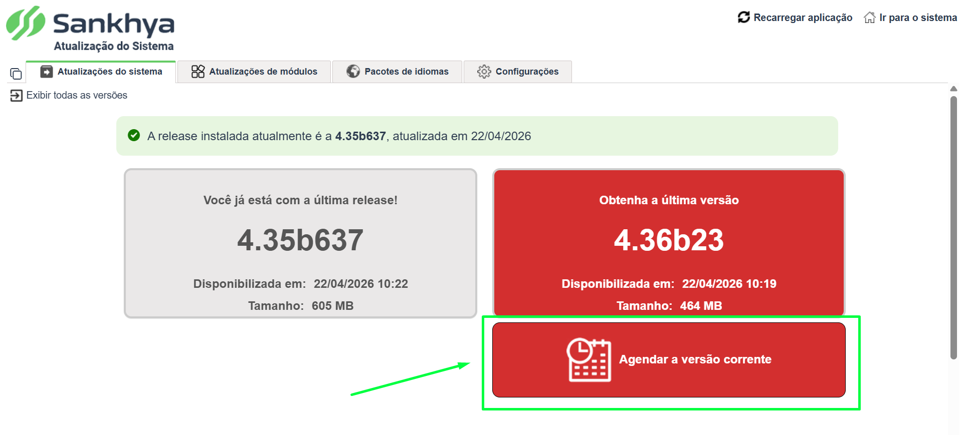 Botão vermelho Agendar a versão corrente em destaque na aba Atualizações do sistema, com seta verde apontando para a opção.